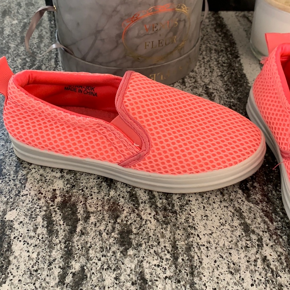 Girls Ameta slip on sneakers Coral Sz 3